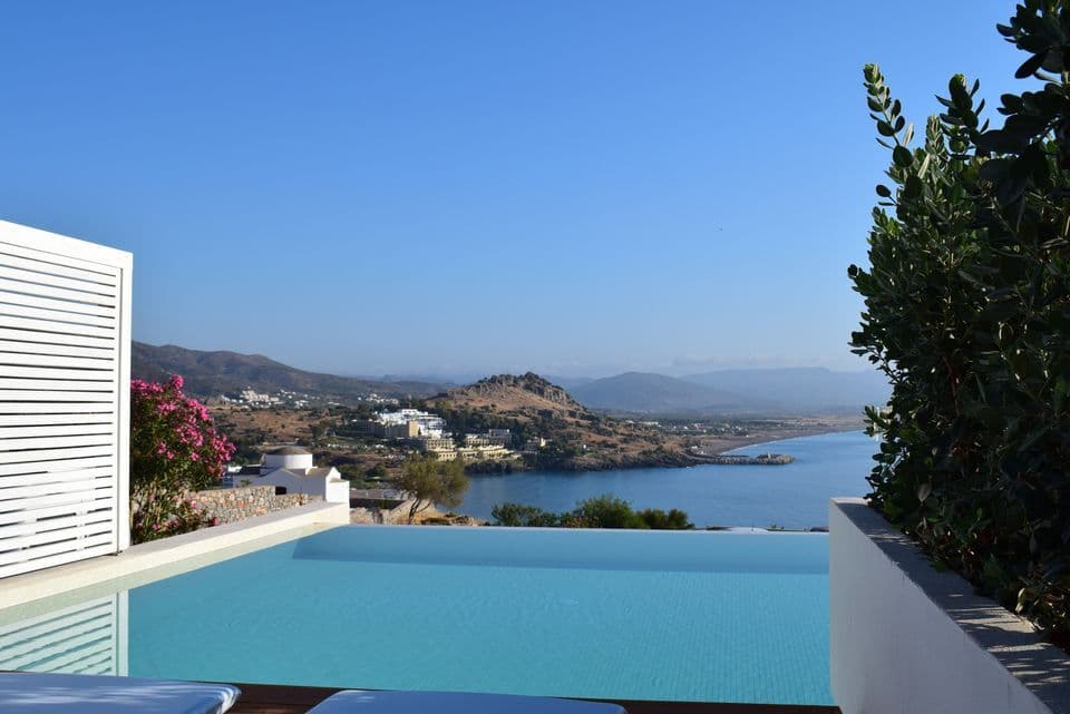 Deluxe Pool Front Sea View - Photo 4